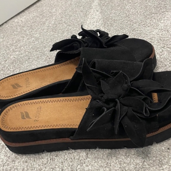 FJORD Black Suede Flower Sandals NWOT 8 - Picture 7 of 7